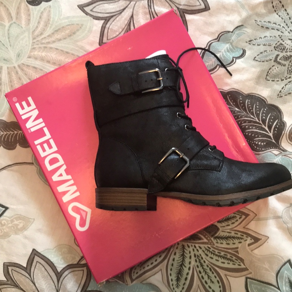 Combat boots